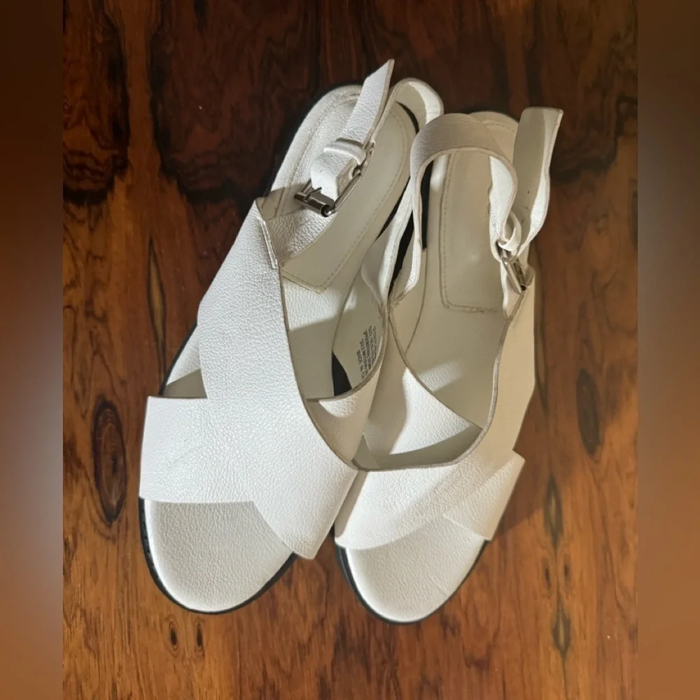 French Connection Women’s Rowan Criss Cross Chunky Heel Sandals